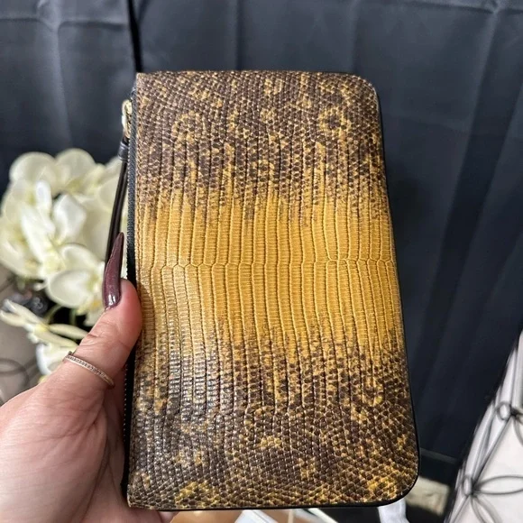 coach wristlet large - Picture 3 of 5